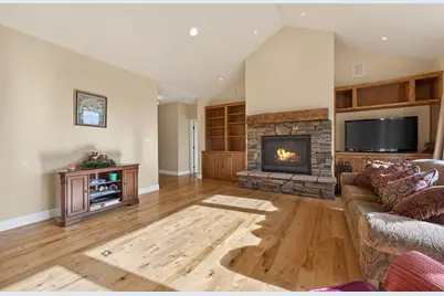 6720 NW Larch Drive, Redmond, OR 97756 - Photo 9