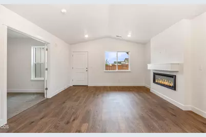407 NW Monte Vista Avenue #123, Madras, OR 97741 - Photo 5