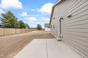 407 NW Monte Vis Ave, Madras, OR 97741 - Photo 25