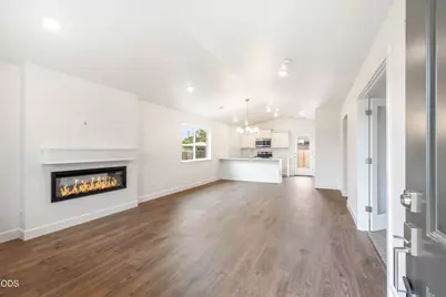 407 NW Monte Vista Avenue #123, Madras, OR 97741 - Photo 3
