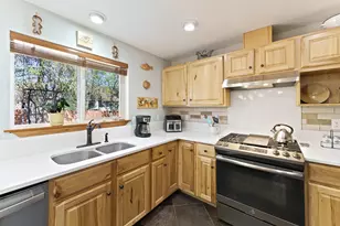 3030 NE Stanton Ave, Bend, OR 97701 - Photo 9