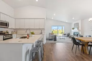 363 NW Monte Vis Ave, Madras, OR 97741 - Photo 5