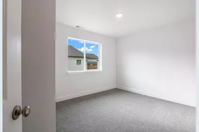 363 NW Monte Vista Avenue #05, Madras, OR 97741 - Photo 23