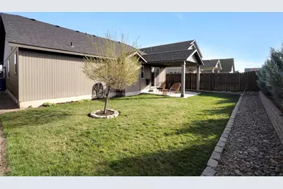 2378 NW Kingwood Avenue, Redmond, OR 97756 - Photo 27