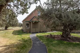 8708 Cliff Swallow Dr, Redmond, OR 97756 - Photo 3