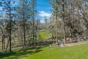 300 Colonial Dr, Grants Pass, OR 97526 - Photo 57