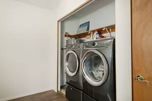 300 Colonial Dr, Grants Pass, OR 97526 - Photo 11