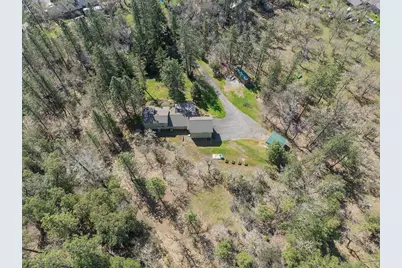 300 Colonial Drive, Grants Pass, OR 97526 - Photo 55