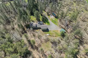 300 Colonial Dr, Grants Pass, OR 97526 - Photo 43