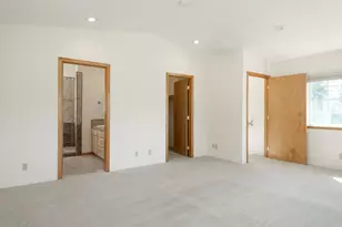 300 Colonial Dr, Grants Pass, OR 97526 - Photo 17