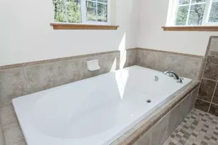 300 Colonial Dr, Grants Pass, OR 97526 - Photo 21