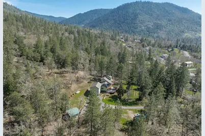 300 Colonial Drive, Grants Pass, OR 97526 - Photo 61