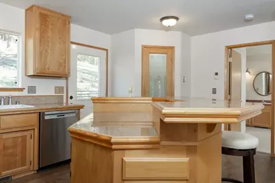 300 Colonial Drive, Grants Pass, OR 97526 - Photo 3