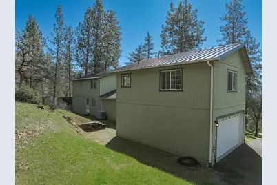 300 Colonial Drive, Grants Pass, OR 97526 - Photo 31
