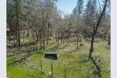 300 Colonial Drive, Grants Pass, OR 97526 - Photo 59