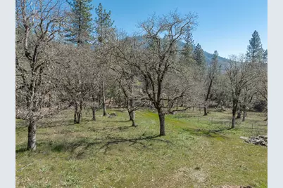 300 Colonial Drive, Grants Pass, OR 97526 - Photo 63