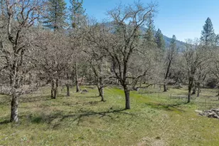 300 Colonial Dr, Grants Pass, OR 97526 - Photo 63