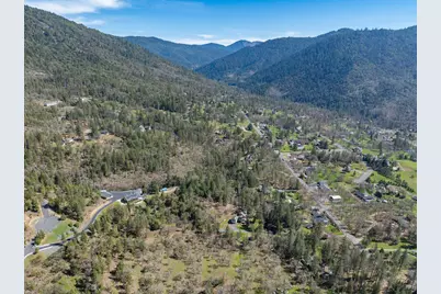 300 Colonial Drive, Grants Pass, OR 97526 - Photo 59