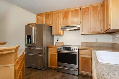 300 Colonial Drive, Grants Pass, OR 97526 - Photo 5