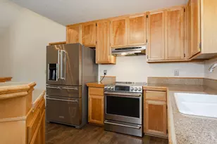 300 Colonial Dr, Grants Pass, OR 97526 - Photo 5