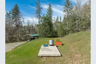 300 Colonial Drive, Grants Pass, OR 97526 - Photo 55