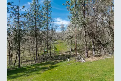 300 Colonial Drive, Grants Pass, OR 97526 - Photo 45