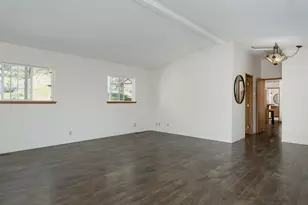 300 Colonial Dr, Grants Pass, OR 97526 - Photo 5