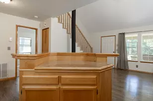 300 Colonial Dr, Grants Pass, OR 97526 - Photo 23