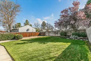 317 Jeanette Ave, Medford, OR 97501 - Photo 5