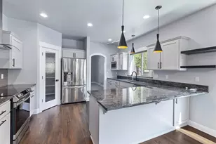 201 SE Sand Cyn Ln, Grants Pass, OR 97527 - Photo 11