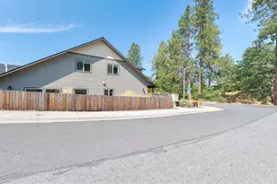 201 SE Sand Cyn Ln, Grants Pass, OR 97527 - Photo 3
