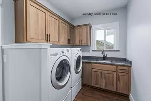 201 SE Sand Cyn Ln, Grants Pass, OR 97527 - Photo 25