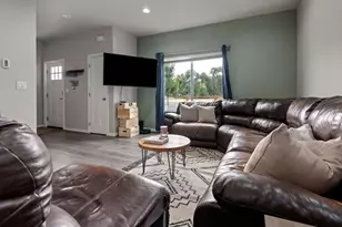 883 NE 6th St, Prineville, OR 97754 - Photo 5