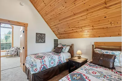 8831 Cliff Swallow Drive, Redmond, OR 97756 - Photo 17