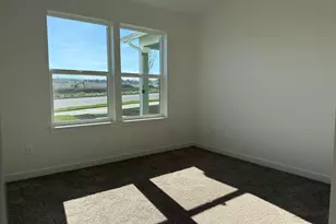 639 NE Arnold St, Madras, OR 97741 - Photo 17