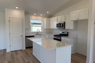639 NE Arnold St, Madras, OR 97741 - Photo 9