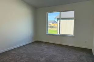 639 NE Arnold St, Madras, OR 97741 - Photo 13