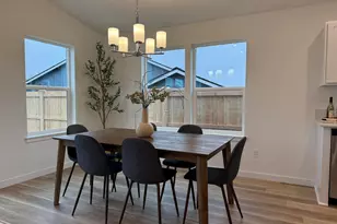 639 NE Arnold St, Madras, OR 97741 - Photo 5