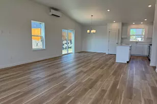639 NE Arnold St, Madras, OR 97741 - Photo 11