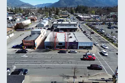 783 SE 6th Street #B, Grants Pass, OR 97526 - Photo 3