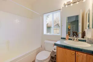 2051 NE Uintah Ct, Redmond, OR 97756 - Photo 35