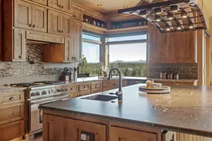 60985 Bachelor View Rd, Bend, OR 97702 - Photo 17