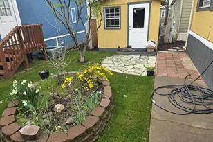 1055 N 5th St, Jacksonville, OR 97530 - Photo 3