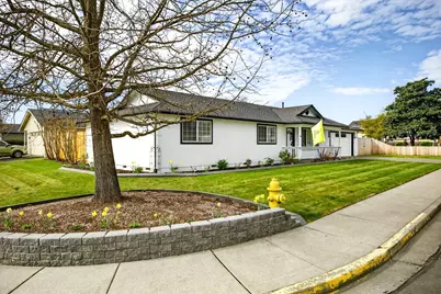 934 Pittview Avenue, Central Point, OR 97502 - Photo 3