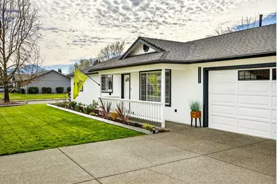 934 Pittview Avenue, Central Point, OR 97502 - Photo 1