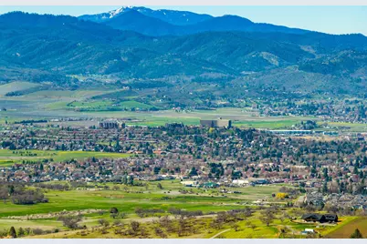 6023 Hillcrest Road, Medford, OR 97504 - Photo 3