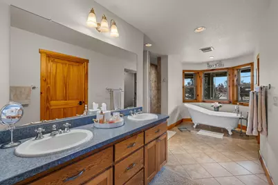 4690 W Antler Avenue, Redmond, OR 97756 - Photo 21