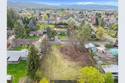 S Peach Street, Medford, OR 97501 - Photo 5