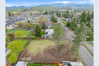 S Peach Street, Medford, OR 97501 - Photo 7