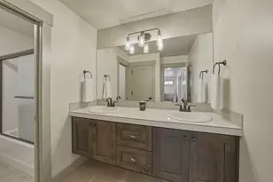 2005 NW Glassow Dr, Bend, OR 97703 - Photo 27